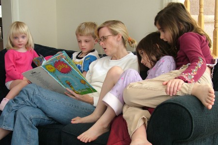 reading to children pictures