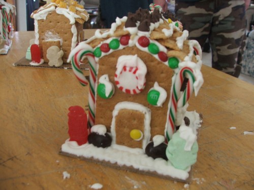 pictures of decorated gingerbread house